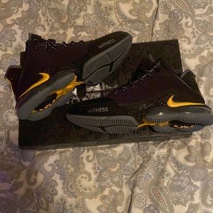 lebrons XIX low black/ university gold brand new